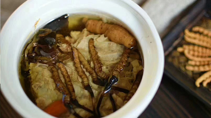 鮮香滋補！鮮冬蟲夏草燉雞湯的美味做法