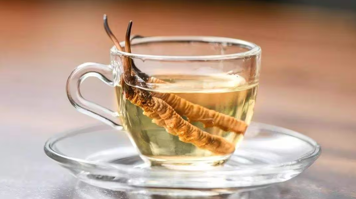 一杯蟲草水，健康新滋味：冬蟲夏草泡水喝的奇妙功效