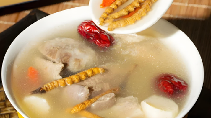 老人可以喝冬蟲(chóng)夏草茶嗎？科學(xué)飲用的養(yǎng)生指南