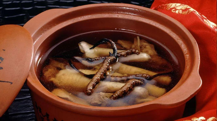 糖尿病可服用冬蟲夏草嗎？科學(xué)解析其調(diào)理價(jià)值與注意事項(xiàng)